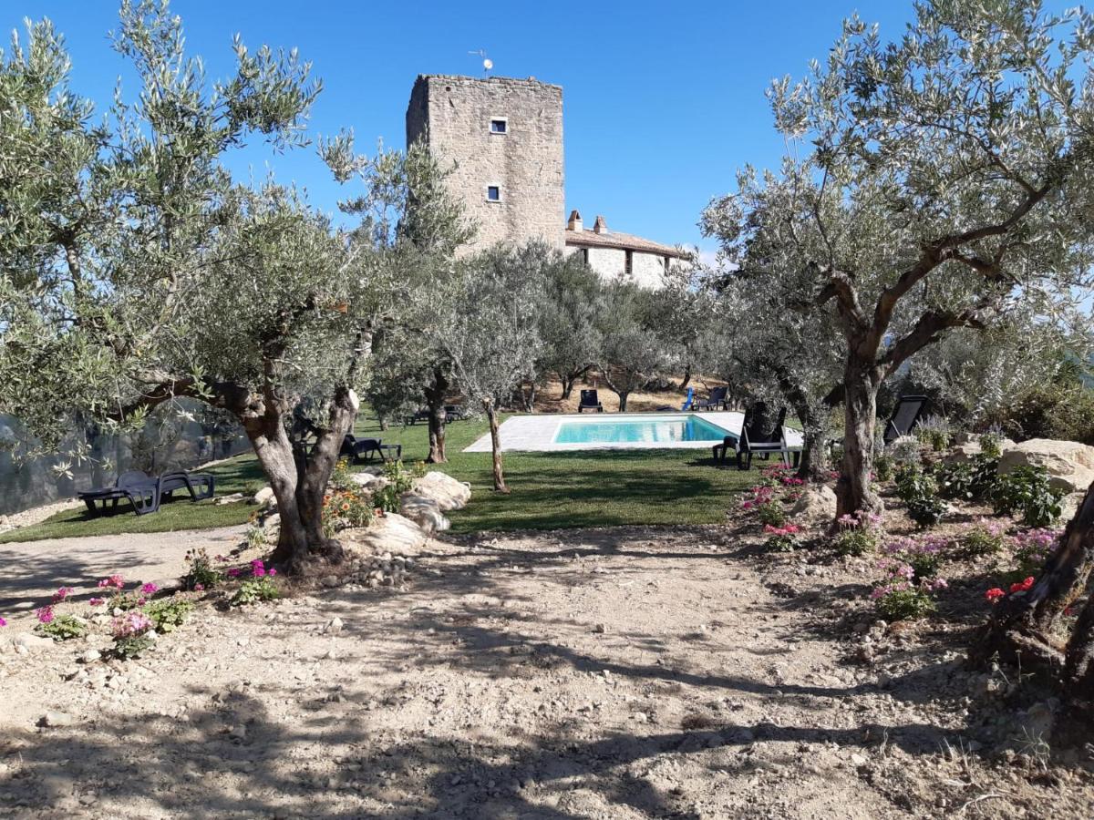 Апарт готель Castello Di Cisterna Gaglietole Екстер'єр фото