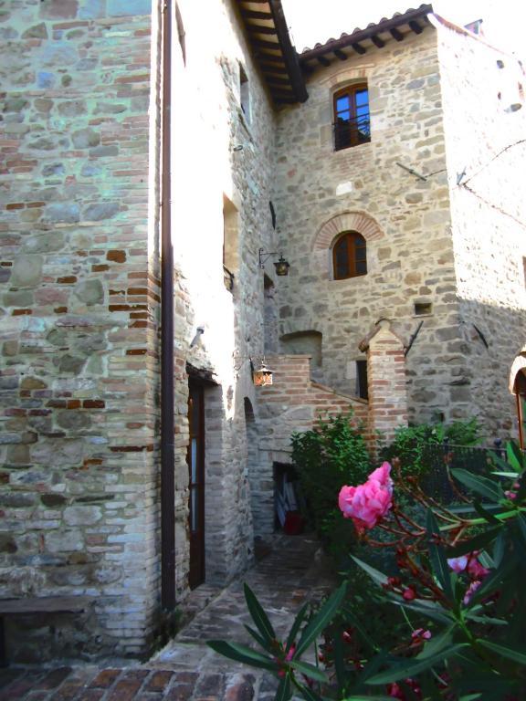 Апарт готель Castello Di Cisterna Gaglietole Екстер'єр фото