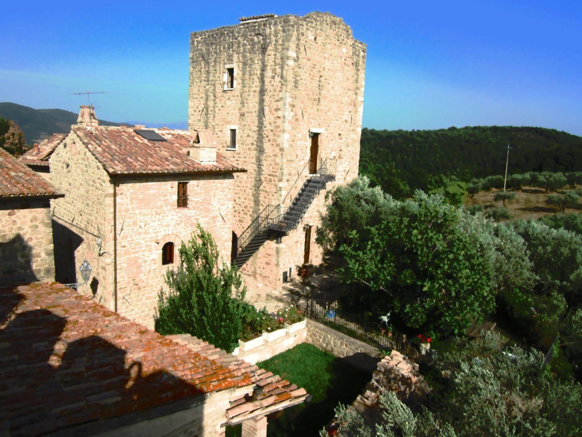 Апарт готель Castello Di Cisterna Gaglietole Екстер'єр фото