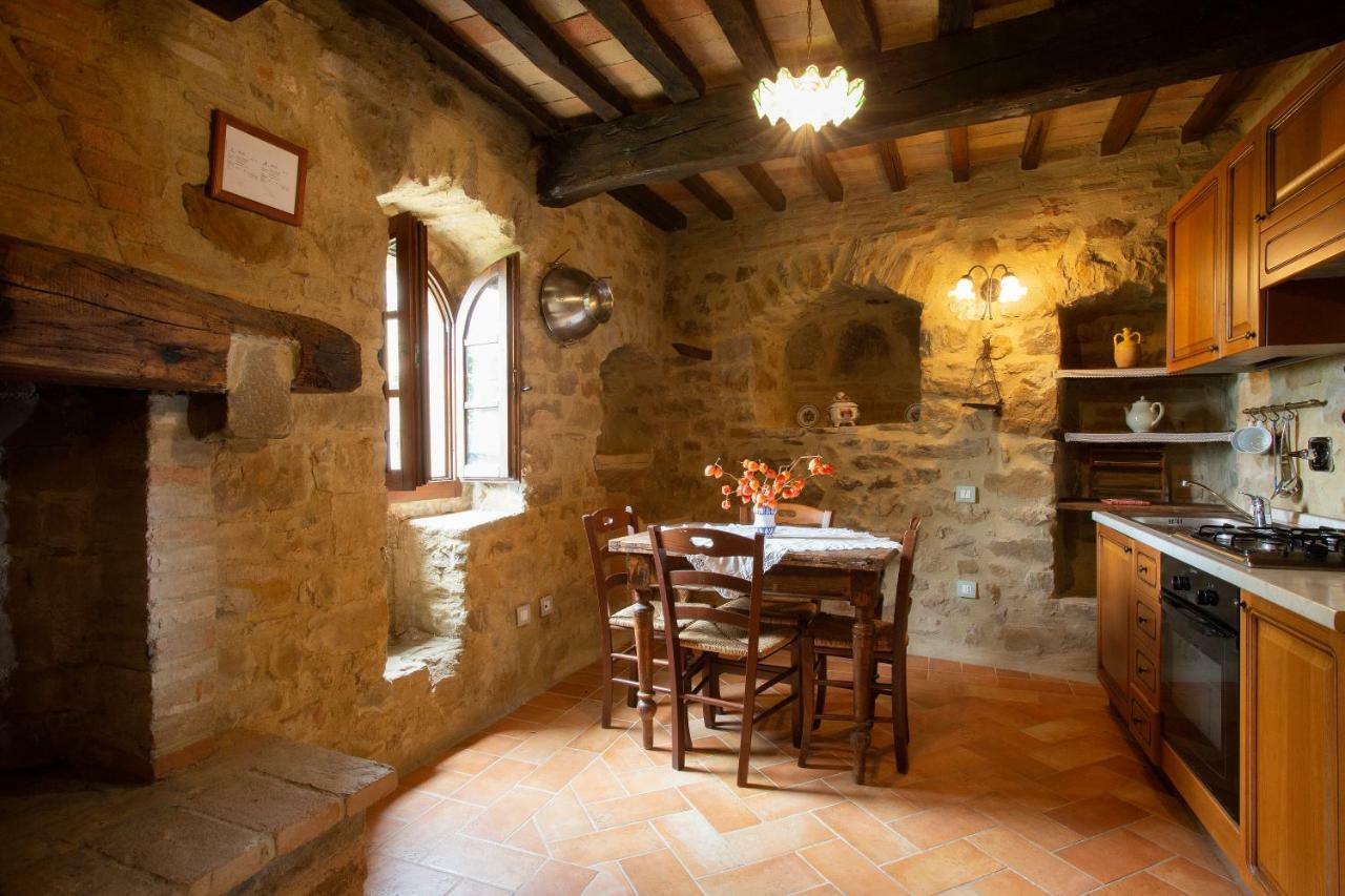 Апарт готель Castello Di Cisterna Gaglietole Екстер'єр фото